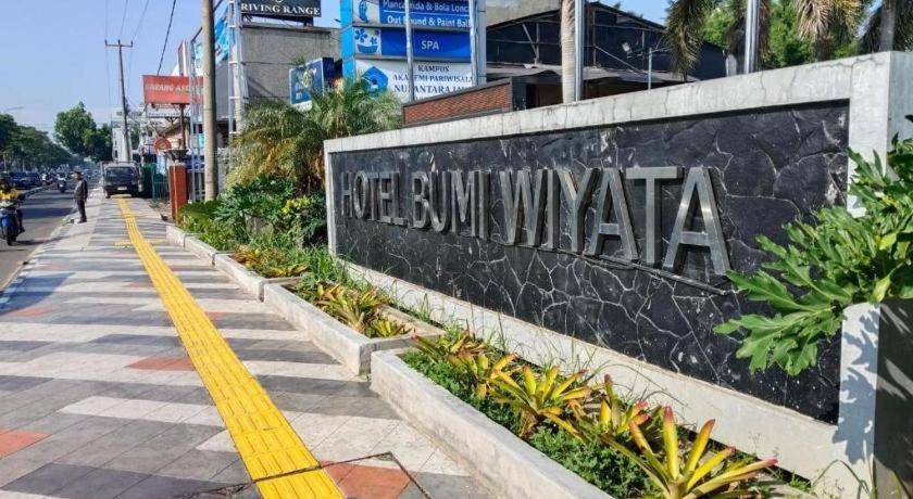 Bumi Wiyata Hotel Depok Exterior foto