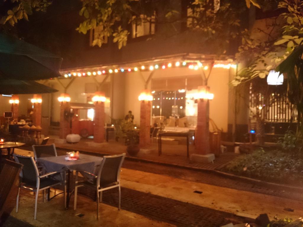 Bumi Wiyata Hotel Depok Exterior foto