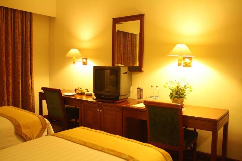 Bumi Wiyata Hotel Depok Exterior foto